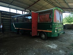 Arrivée du Bus sous le hangar - août 2023