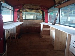 Aménagement du Bus en Atelier Créatif et Couture